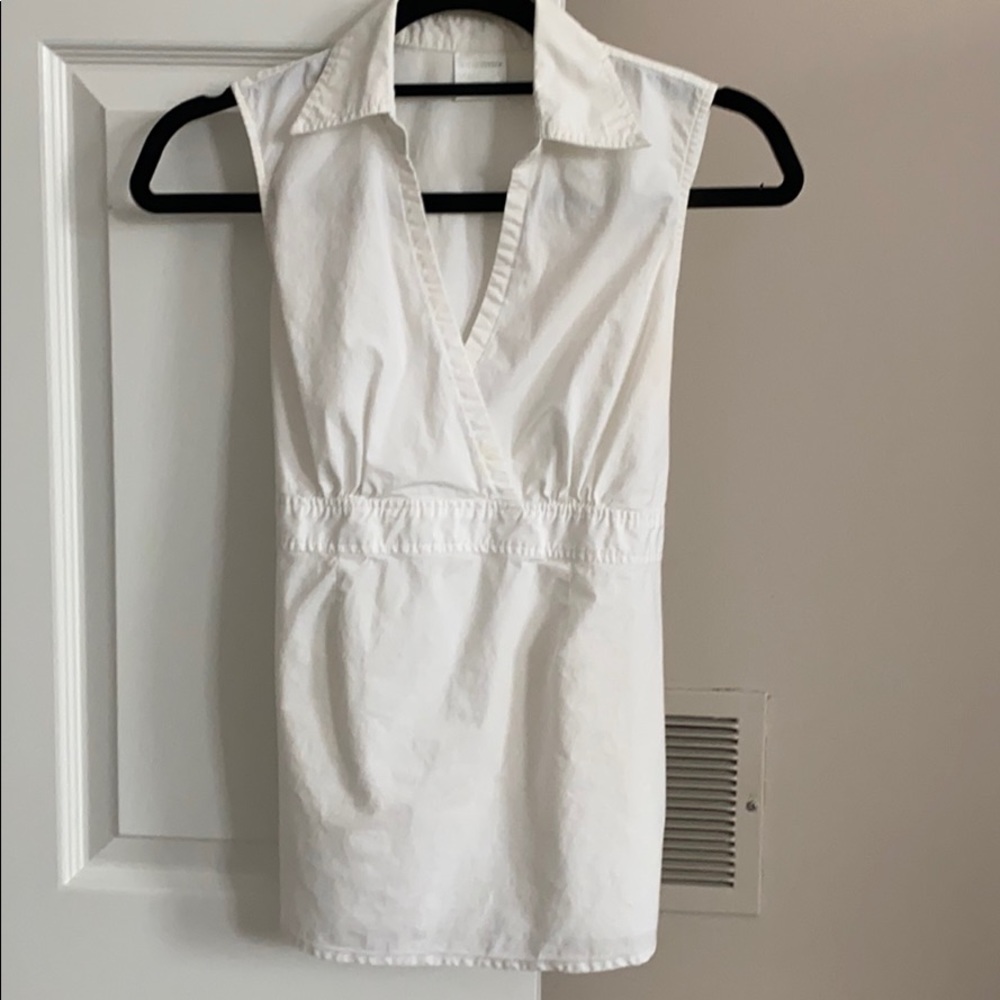 White sleeveless maternity too